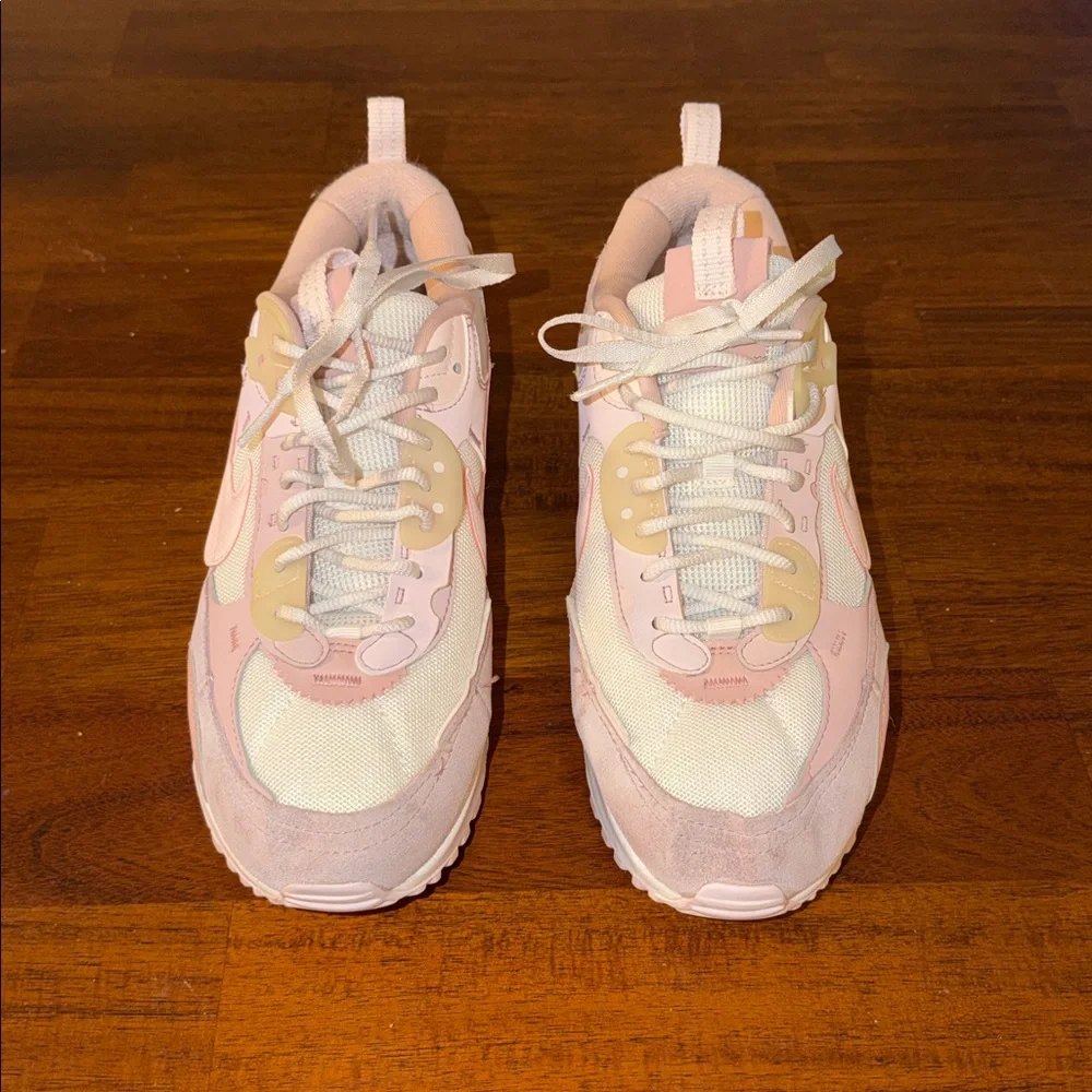 Nike Air Max 90 Futura Ladies Shoes. DM9922-104. Pink & white. Size 8.5 US - Picture 2 of 15